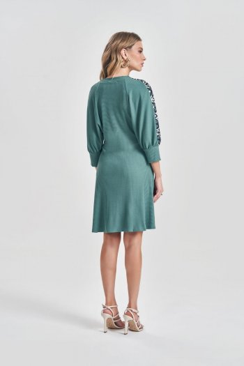 Vestido Curto em Sarja