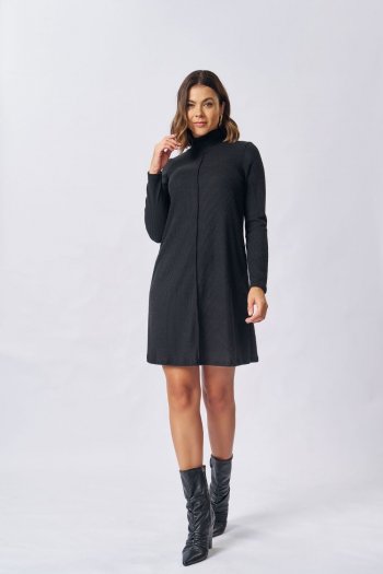 Vestido Curto em Tricot com Gola Alta e Costura Frontal