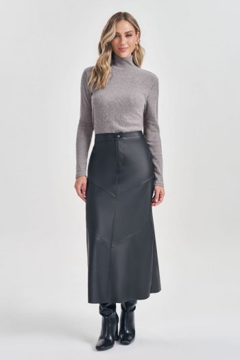 Saia Longa em Plano PU com Fecho por Botão