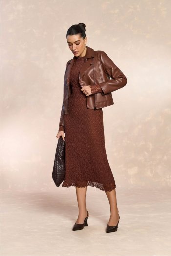 Jaqueta em Plano PU com fechamento assimétrico